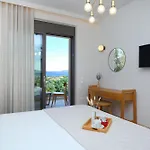 Vila Avaton *